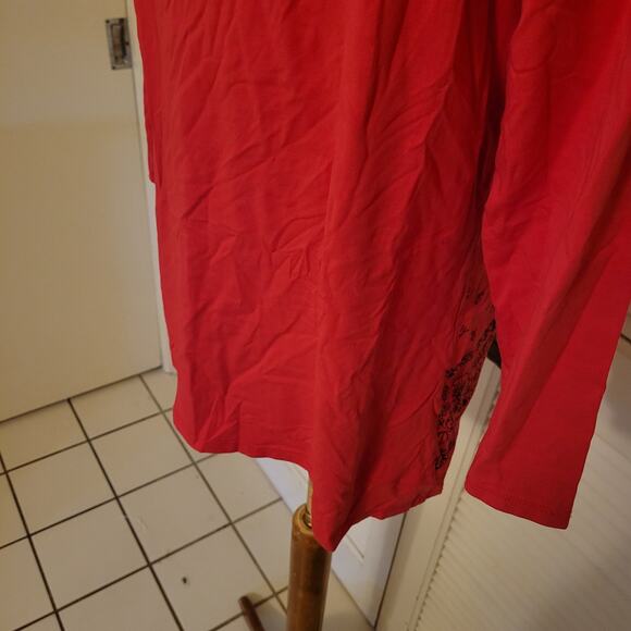 DG2 Red Bandana Floral Print Stretch 3/4 Sleeve Top Size Medium - Picture 4 of 6